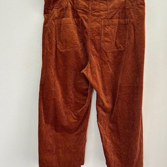 Chic and flattering Eliza J knit dress in a bold color block stripe design. Feat - Picture 2 of 8